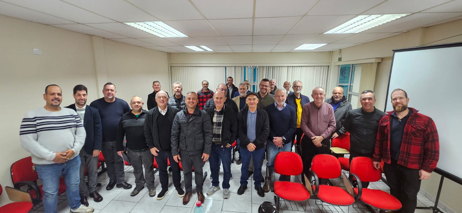 Grão-Mestrado do GOP reúne-se com Veneráveis Mestres e Delegados em Curitiba